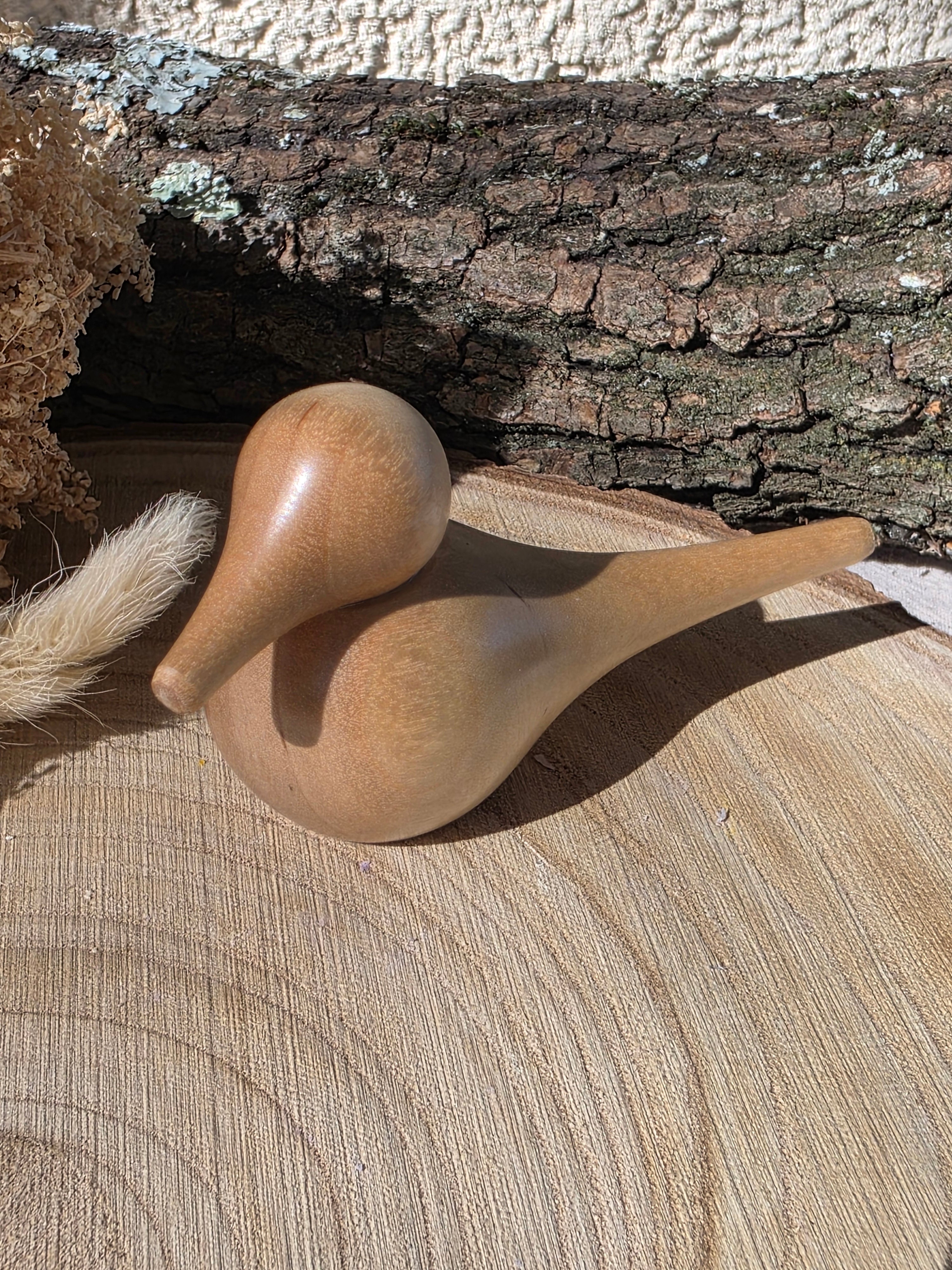 Petit oiseau en bois tourné à la main