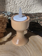 Petit bougeoir en bois tourné avec bougie LED