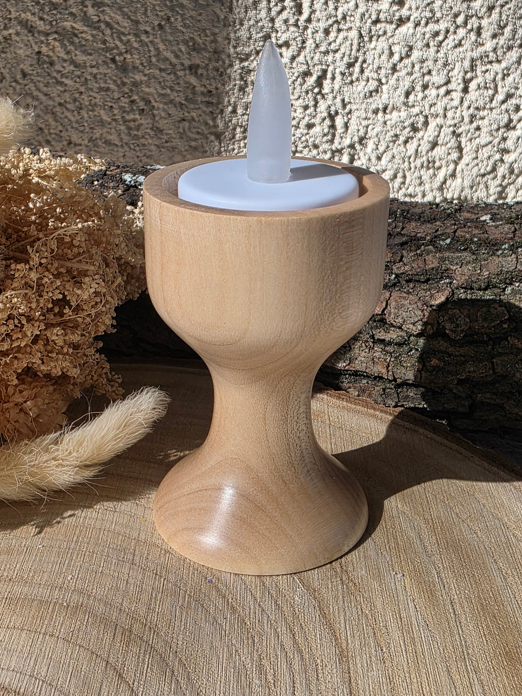 Petit bougeoir en bois tourné avec bougie LED