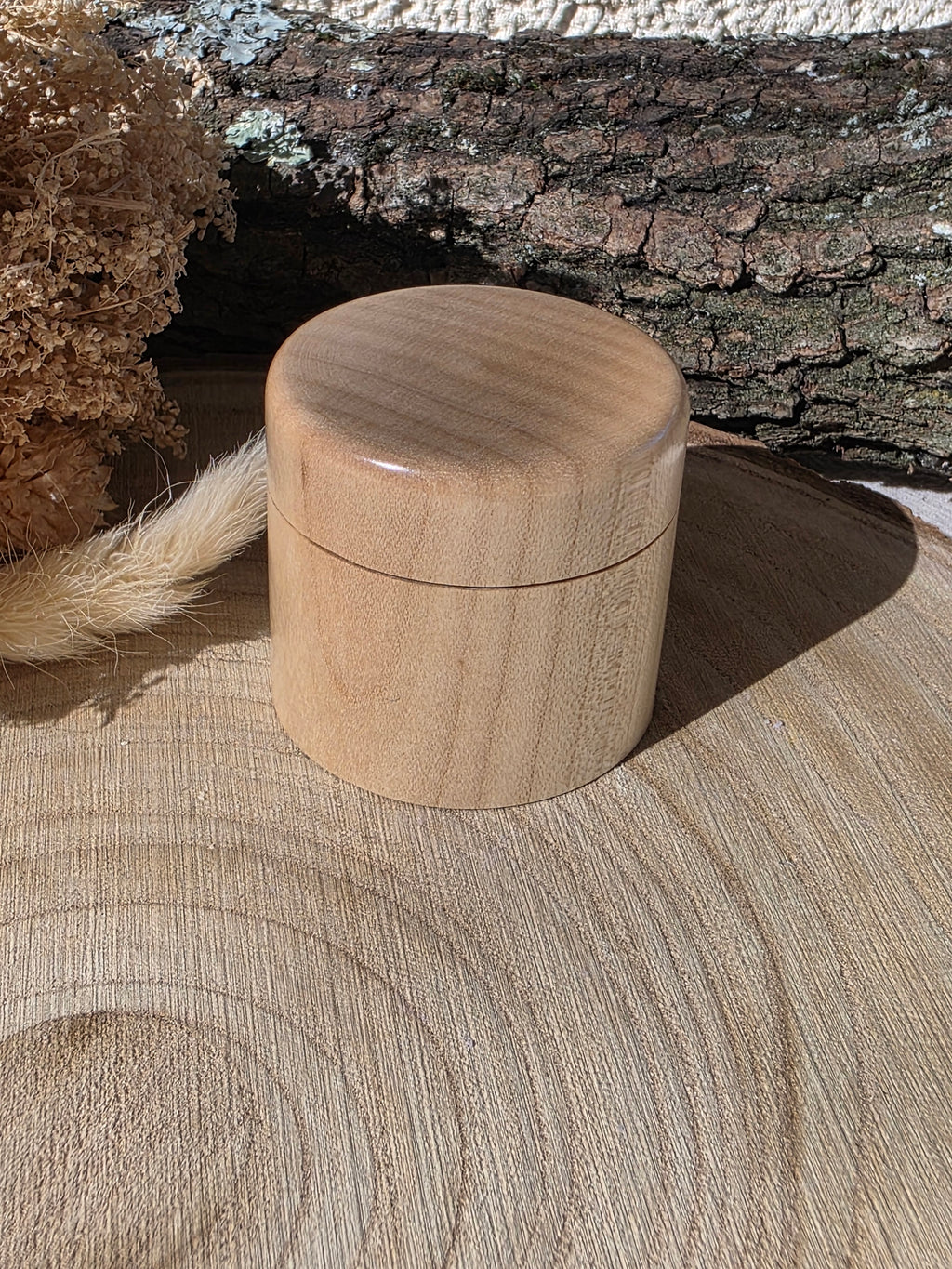 Petite boîte en bois tournée à la main