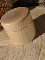 Petite boîte en bois tournée à la main