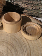 Petite boîte en bois tournée à la main