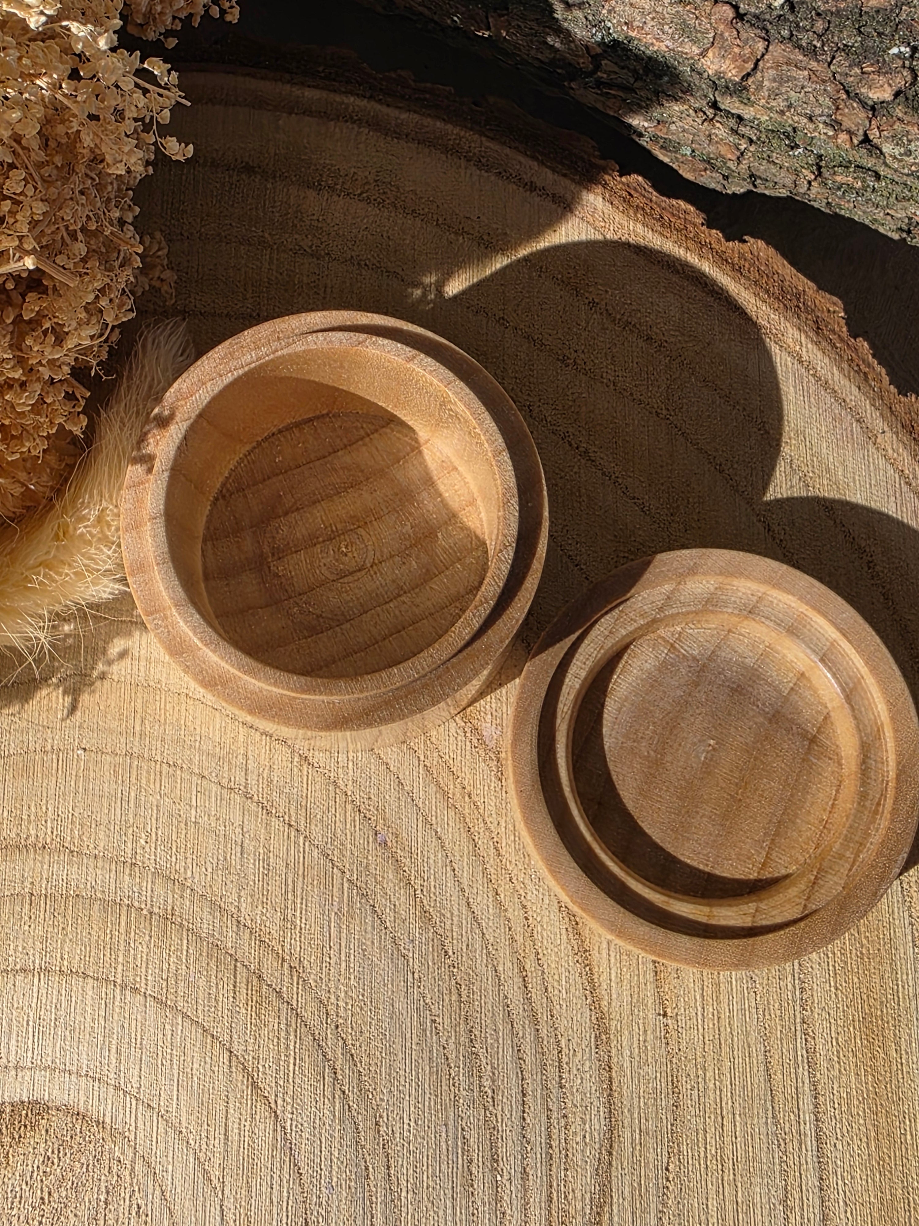 Petite boîte en bois tournée à la main