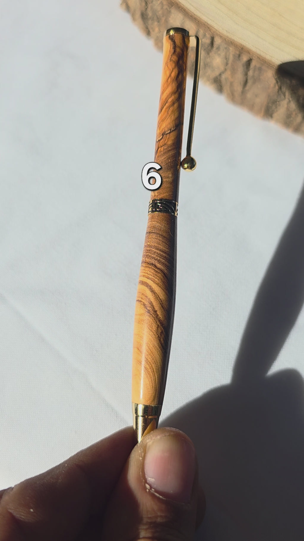 Stylo artisanal en bois d’olivier — bois gelé en 1956