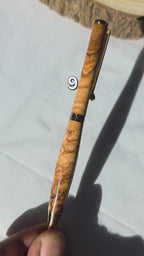 Stylo artisanal en bois d’olivier — bois gelé en 1956