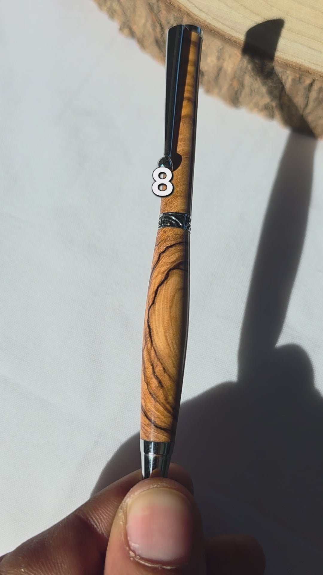 Stylo artisanal en bois d’olivier — bois gelé en 1956