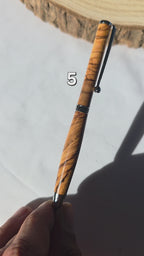 Stylo artisanal en bois d’olivier — bois gelé en 1956