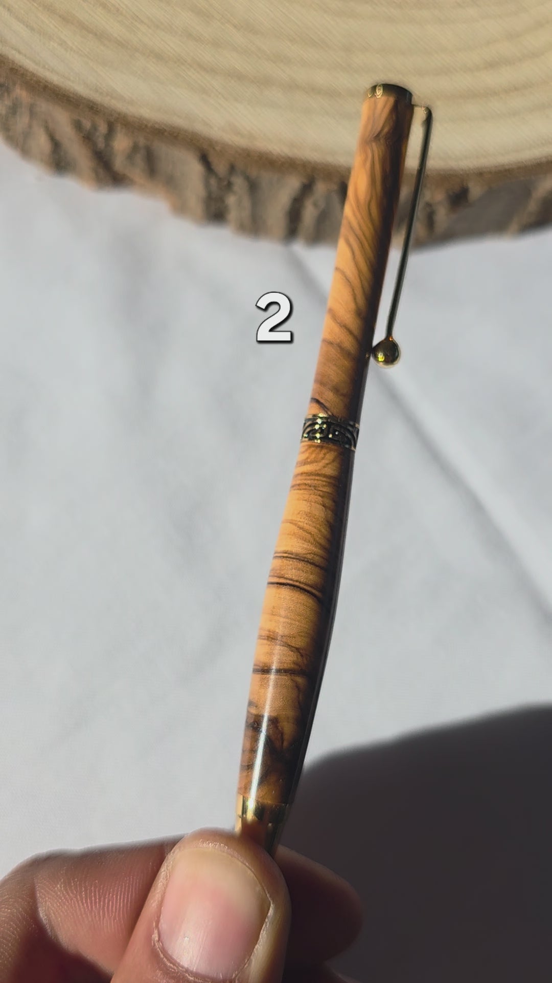 Stylo artisanal en bois d’olivier — bois gelé en 1956